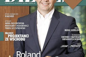 Okładka miesięcznika BIZNES.meble.pl - wydanie lipiec-sierpień 2013. Na okładce: Roland Auer, członek Zarządu ds. sprzedaży i marketingu całej Grupy Schattdecor