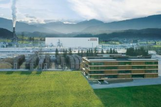 Grupa EGGER z siedzibą w austriackim Tyrolu ma już prawie 30-letnie doświadczenie w wykorzystywaniu drewna z recyklingu.
