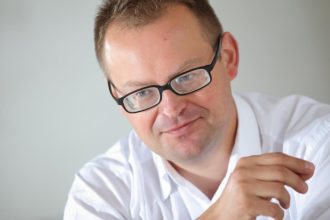Marek Hryniewicki, redaktor naczelny BIZNES.meble.pl.