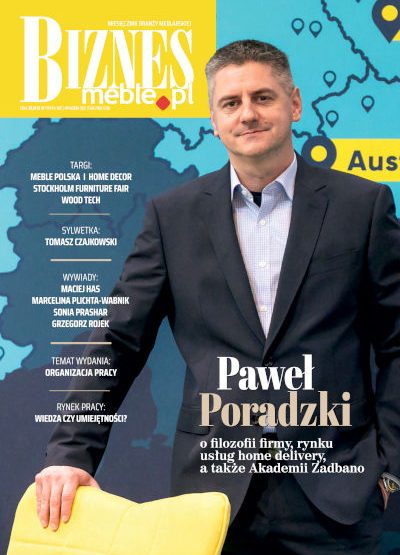 Okładka miesięcznika BIZNES.meble.pl - wydanie kwiecień 2024. Na okładce: Paweł Poradzki, prezes Zarządu firmy Zadbano. Fot. Tomasz Markowski.